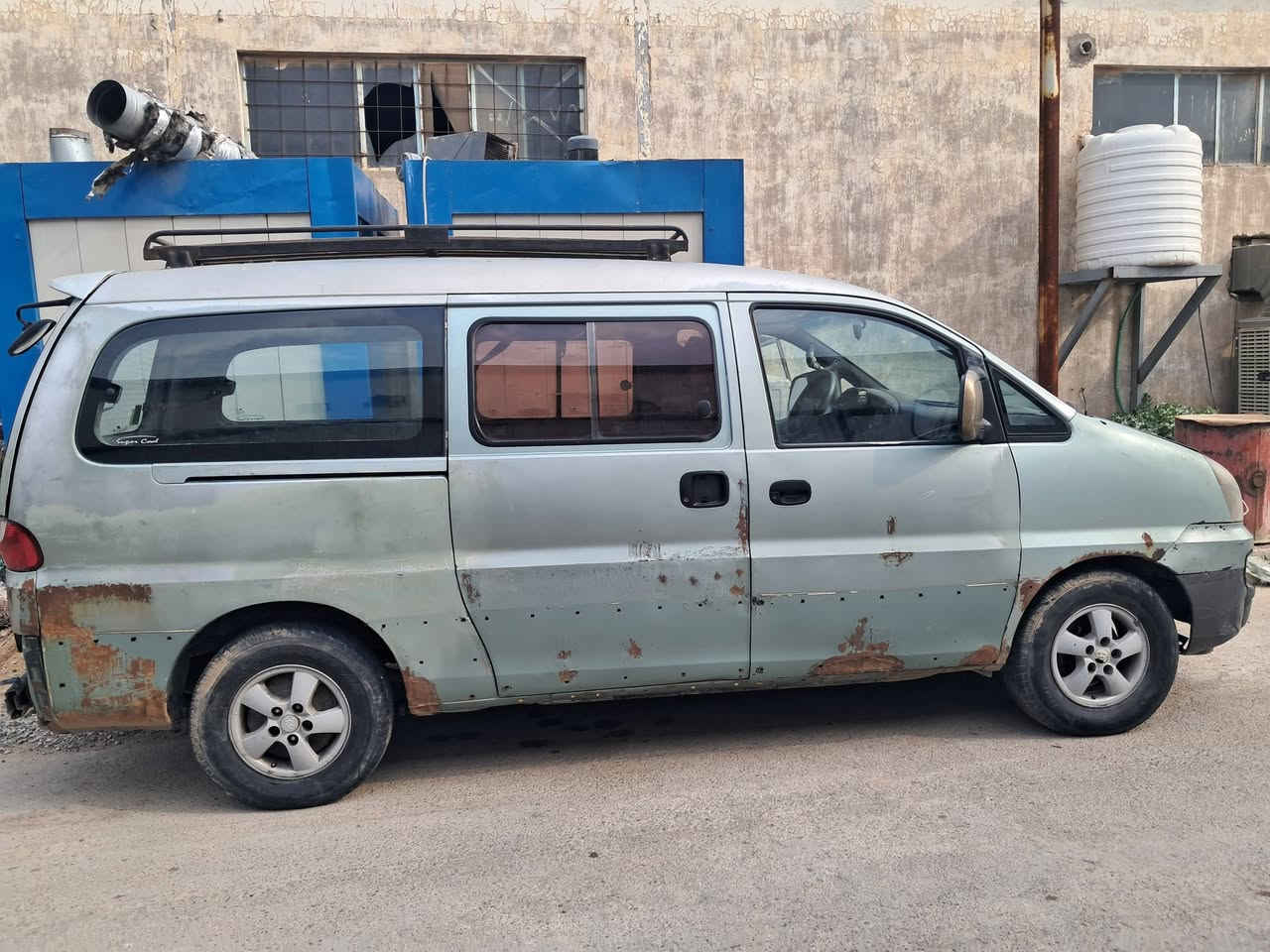 السلام عليكم 
ستاركس ٢٠٠٥ محرك مفتوح عاطل يحتاج تجفيت كير سليم البقيه موضحه بالصور جميع اغراضها موجوده اتصال ***********
