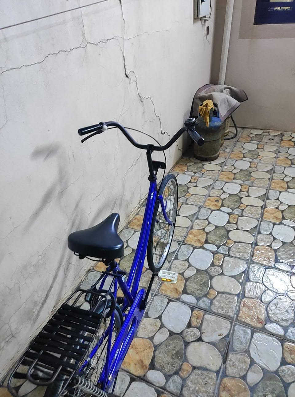 سلام عليكم بيسكل للبيع كل عيب مابي شركه اي بي غراضه كامل مديل 19 نضفافه كدام العين سعر 180بي مجال رقم ***********
