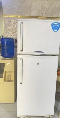 ثلاجة وبراد ماي ب 200 الف  بايسكل ياباني ب 30 الف  ميز طعام سعر 25 الف...