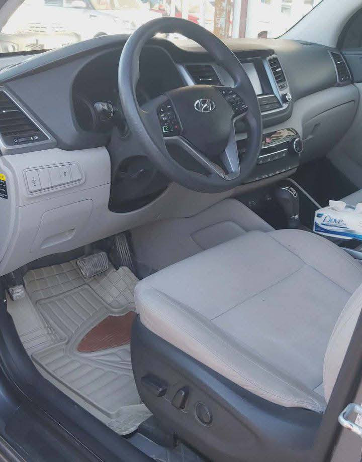 سلام عليكم هونداي توسان ٢٠١٨ محرك ٢٠٠٠ رقم قادسيه دولي بأسمي هزه جديده وارد امريكي حادث فقط بنيد اصلي بدون دواخل عداد المسافه ٨٢ الف مواصفات  فوريل ويل ٣ وضعيات قياده شاشه كامره خلفيه  كشن كهربائي + تدفئه   مانع انحدار  جاهزه من جميع النواحي استعمال قليل السعر 150$ مكان الديوانيه رقم الموبايل ***********
