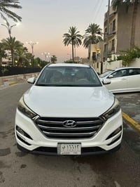 توسان 2016 للبيع خليجية ماشية 102 الف كيلو  مواصفات عادية   رقم بغداد ...