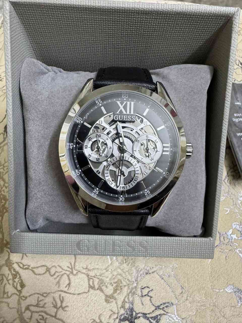 السلام عليكم ورحمة الله وبركاته🖐️
ساعة من ماركة GUESS الجميلة😍
المواصفات 😎
١-الساعة تعمل بنظام كوارتز القطر 43
٢-ستانلس ستيل مقاوم للخدوش 
٣-الجام زفير اصلي مقاوم للخدوش 
٤-السير جلد اصلي مختم بشعار GUESS
٥-فقط العاقارب لومينوس 
٦-المينا اسود معة ستانلس ستيل معة تعقيدات روعة داخل المينا 
٧-كود نمبر الساعة GW0389G1 تكدر ادخل الكود هذا بل گوگل وتتأكد من الساعة والصناعة وسعر البيع المباشر 
(السعر 85$ دولار) والتوصيل  لكافة محافظات العراق الحبيب ❤️
رقم الهاتف او واتساب
اسيا***********
اثير***********
