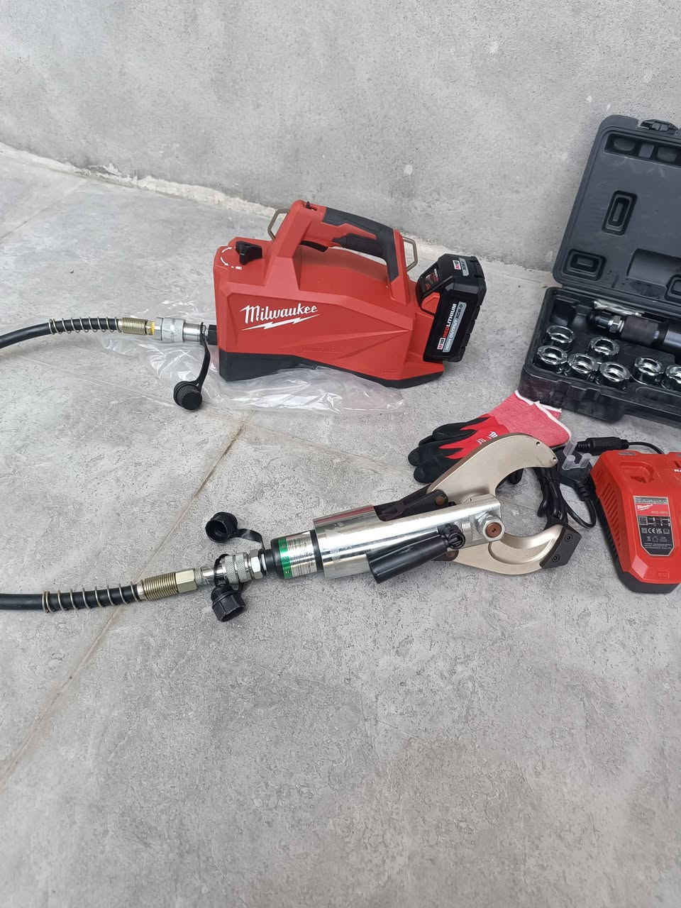 للبیع
جهاز هایدرولیكي ميلواكي 

راسي كبس ومكص وياه 

بافتات 16 الي 400 

قوة.   10000 Psi

كامل غراض

***********واتسباب
