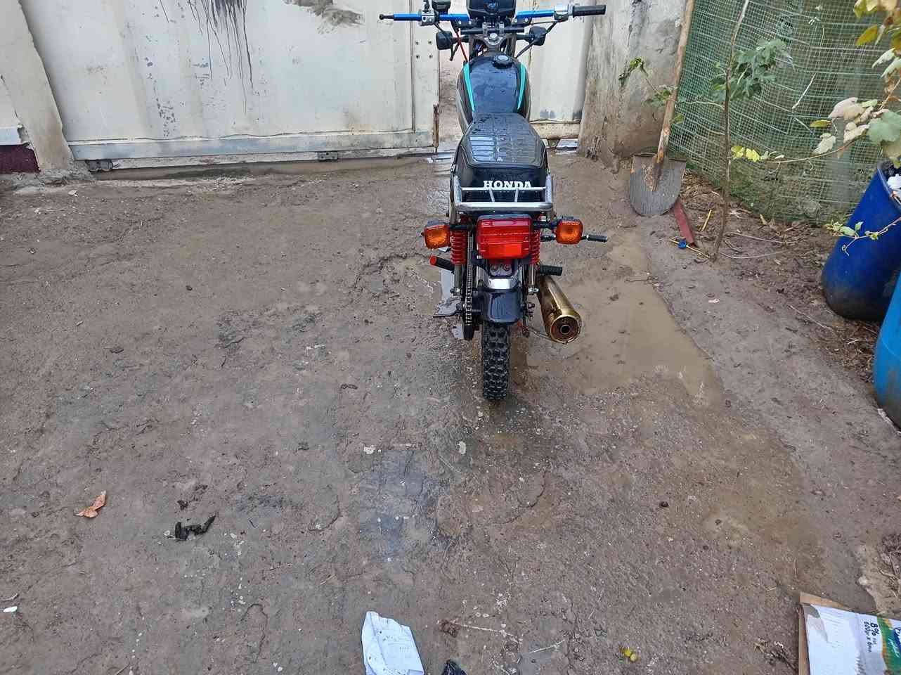 السلام عليكم دراجه ايراني سيجي مديل 19 اكلج عنبار استيرن رياضي وموجود البلادي الدراج طلعت من التعمير صالهه شهر دراجه تجفيت جديد مكينه مصبوغه للتحديث فقط كهرباءيات كلهه شغاله السعر 400 وبيهه مجال رقم الهاتف ***********
