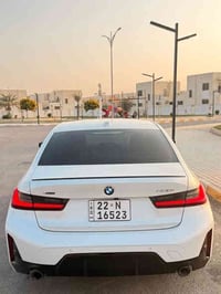للبيع bmw 330i m  2023 x drive السيارة حادثها فقط بنيد بدون دواخل رقم ...