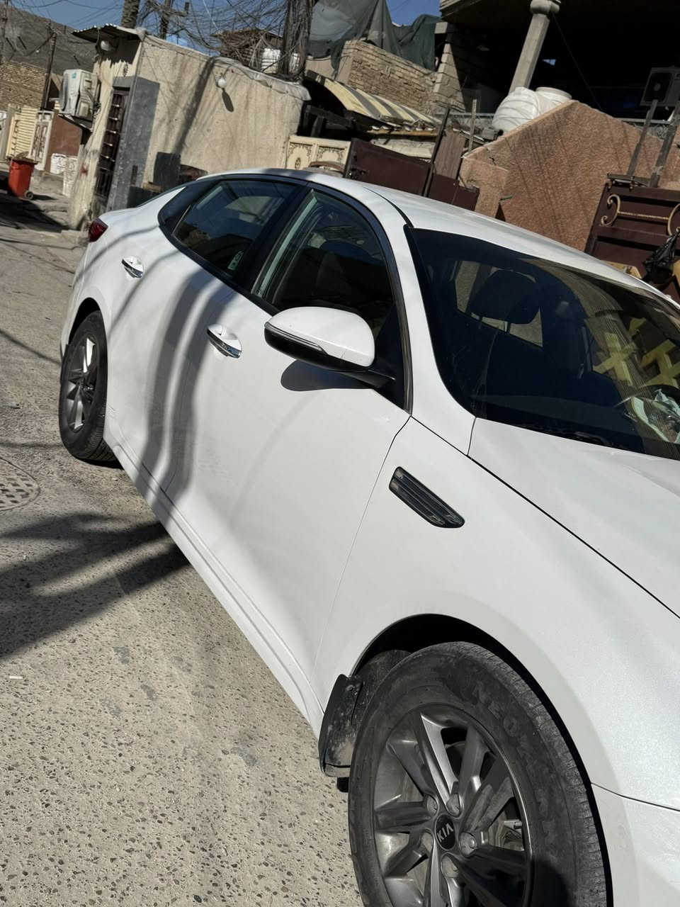 كيا اوبتما موديل 20  محرك 2400gdi
السيارة بيها تنقيص دهن 

مواصفات fe  يعني كامره ورادار واشاره بالمرايا وهاي السوالف 

حادث بنيد وجاملغ سطحي يعني الراديتر وهاي المجموعه كلها سليمه 

صور الحادث بالمنشور 

بدون ايرباگ  

ماشيه 57 الف مايل قابل للزياده

بيها بارد ومكان البارد عندي تصوير اله 

رقمها بابل بأسمي السيارة والسنويه بعد ما منتهيه

السعر 142 وبي مجال 

مكان السيارة بغداد الدورة 

***********
