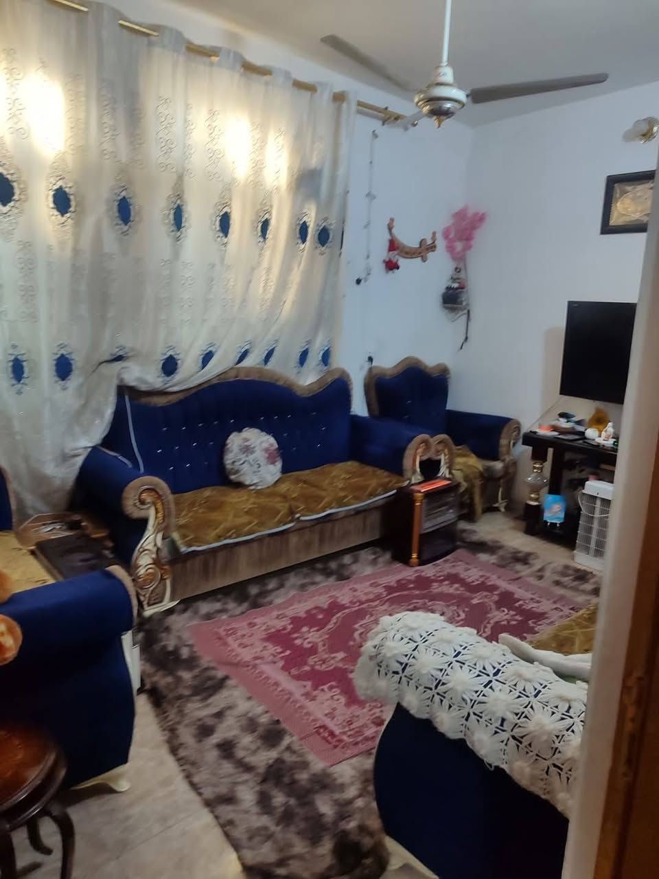 بيت للبيع في السريدات القديمه المربع الثالث ٧٥م السعر ٦٢للاستفسار ***********
