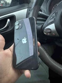 للبيع ايفون ١١ عادي ذاكره ٦٤ بطاريه ٧٤ جهاز مبدل فقط. شاشه اصليه فيس ا...