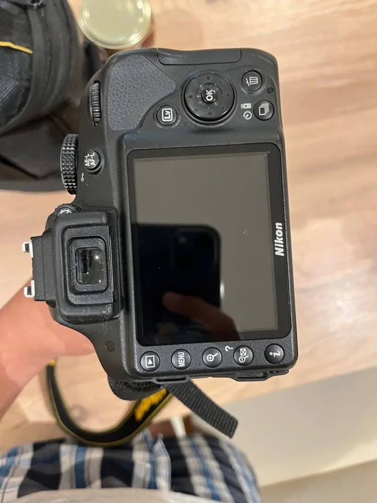 كاميرا نيكون D 3300
للبيع 
نظافة 85%
شترها ما اعرف شگد
مع رام وكافة الملحقات السعر 250


**إذا كنت صاحب هذا الإعلان وتريد حذفه لأي سبب، رجاءا أرسل رسالة إلى الدعم الفني**