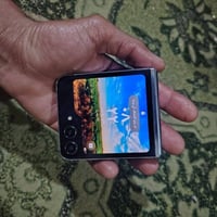 جالاكسي Z فليب 5 • مكفول • بدون نمشة