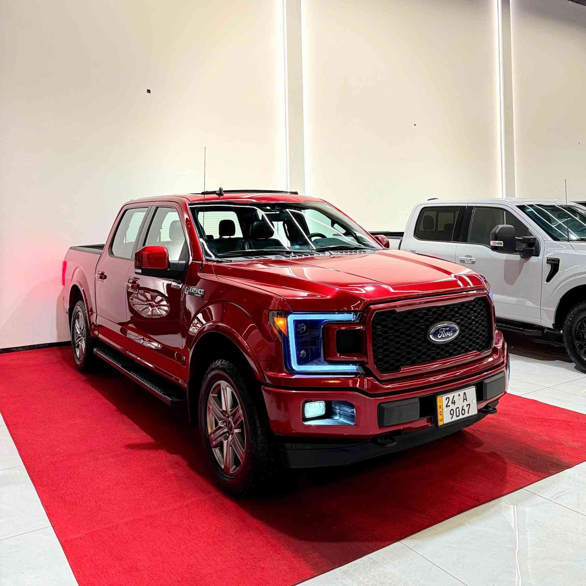 🛎 🔱السلام عليكم 🔱🛎
للبيع سيارة فورد اف 150
FORD F-150
فول فول مواصفات فئة لاريات سبورت LARIAT SPORT
موديل 2019
 6 سلندر 2.7L دبل توربو 🚀🚀
فور ويل 4X4
ماشي 54 الف ميل
فتحة سقف بانوراما
شاشة كبيرة 
عداد اليكتروني 
بصمة
تشغيل عن بعد
دخول ذكي
كير طرح 10 نمر
كشنات جلد و كهربائي
كشنات امامي تبريد و تدفئة 
كشنات خلفي هير
تبريد قطعتين
رادار 360 درجة
حساسات امامي و خلفي و جانبي
 5 كاميرا 360 درجة
اوتو بارك
اوتو ستارت و ستوب
لايتات و بكلايت و كشافات كلة LED
باب البدي بيه درج
ويالة 20 انج بيلادي
بعد بيه هواي مواصفات 
سيارة كلش حلوة مرتب و جاهز مابيه اي نواقص
كير و محرك و كهربائي كلشي دعامي لدعامي بشرط
رقم و سنوية و فحص و هزة كلشي جديد حتى 2031
و سيارة باسمي تحويل او وكالة ثاني يوم
سيارة بيه صبغ 4 قطغ و شبر بداية القمارة 
سعرها 19300$
مكان اربيل معرض تانك موتورز أربيل, العراق


**إذا كنت صاحب هذا الإعلان وتريد حذفه لأي سبب، رجاءا أرسل رسالة إلى الدعم الفني**