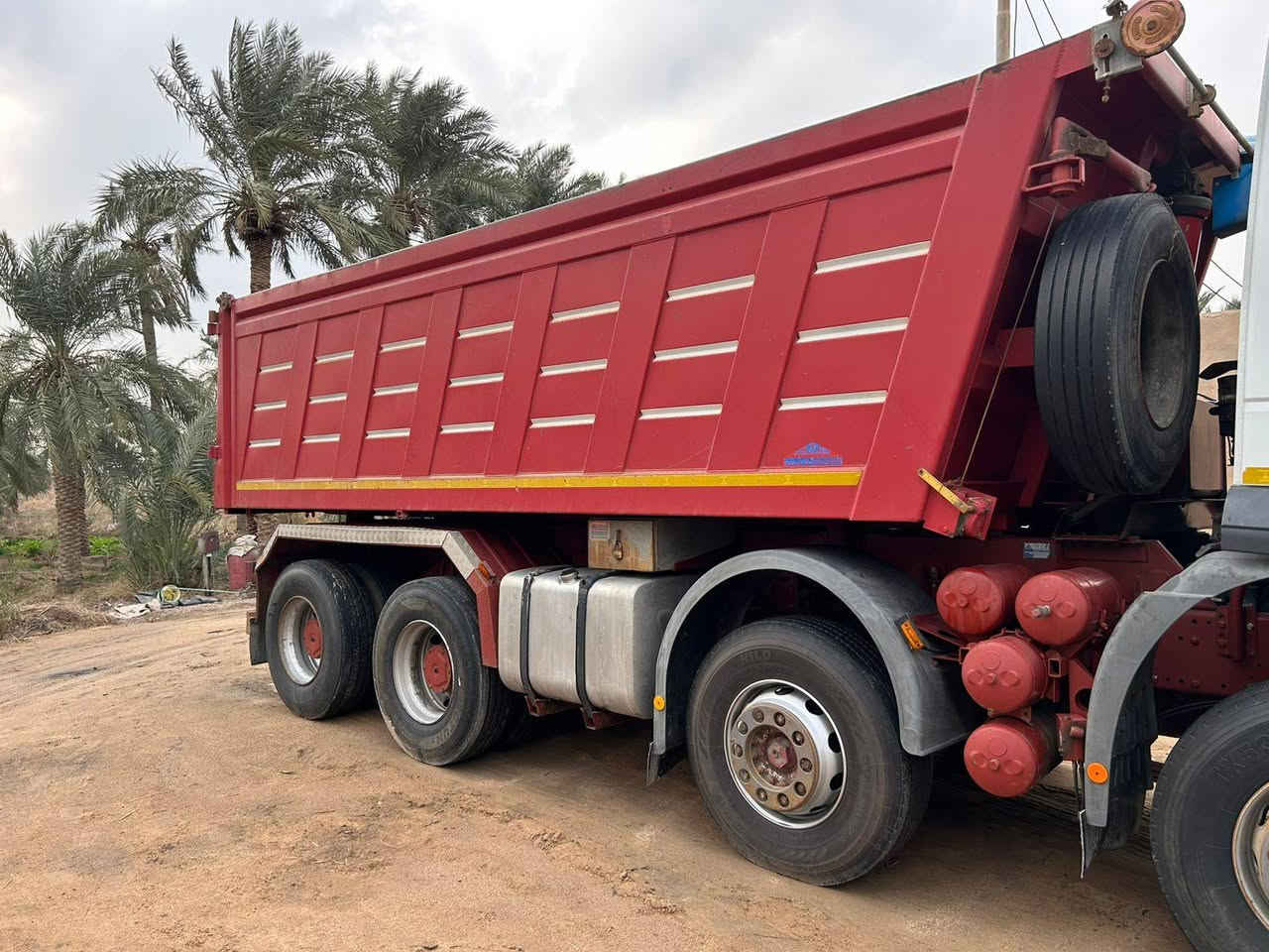 السلام عليكم
افيكو عكرب للبيع موديل ٢٠٠٥
حجم ٤٨٠
تخم تاير جديد 
سياره جاهزه كبل للشغل 
كير حصيرة
مكينه وكير بشرط 
للاستفسار اتصل ***********
اخوان اني مكلف بلنشر.
