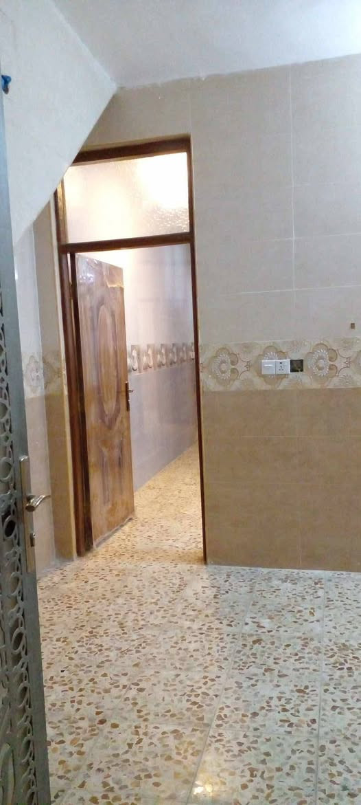 ✅ للايجار مشتمل طابق ثاني ✅
الموقـــــــع / #حي_الطيارة فرع مدرسة نخب بابل
الوصف / مشتمل طابق ثاني يحوي غرفة نوم صالة مطبخ مجمع صحيات
قيمة الايجار 350 الف دينار 
✅مطلوب عائلة صغيرة لطفا✅
للمزيـــــد من الاستفســــــار مراسلة الصفحــة او الاتصــــــال علــــى 
☎️ 0773 503 0075 ☎️ 
متوفــــــر واتساب
او زيارة #مكتب_المهندس_يوسف_وحيد
 الكائن في شارع ابو خمرة مجاور معهد كامبردج مقابل صيدلية أبن البيطار 
💢لمــــــن يــــــرغب فــــــي عــــــرض عقاره طابــــــو صــــــرف او زراعــــــي او تجــــــاري يرجــــــى مراســــــلتنا💢

#عقارات_بابل 
#عقارات_الحلة 
#عروض_تجارية 
#عروض_دور_سكنية 
#ايجارات 
#قطع_أراضي_زراعية
 #قطع_أراضي_طابو_ملك_صرف
#دوانم_زراعية 
#بابل
