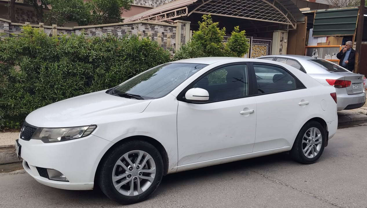 السلام عليكم
كيا سيراتو 2011 خليجي 
بدون صبغ نهائي فقط 3مكانات بارد ومرفق السونار المحترف
محرك 16دوش كير توماتيك وعادي شرط طخم وطخم تايرات شرط 
مواصفات 
تحكمات جهتين 
اشاير مري 
مري شفط 
5 ويل كب
شاشه مع كاميرا مع منافذ شحن
حساسات خلفيه 
السعر 98
***********
***********
