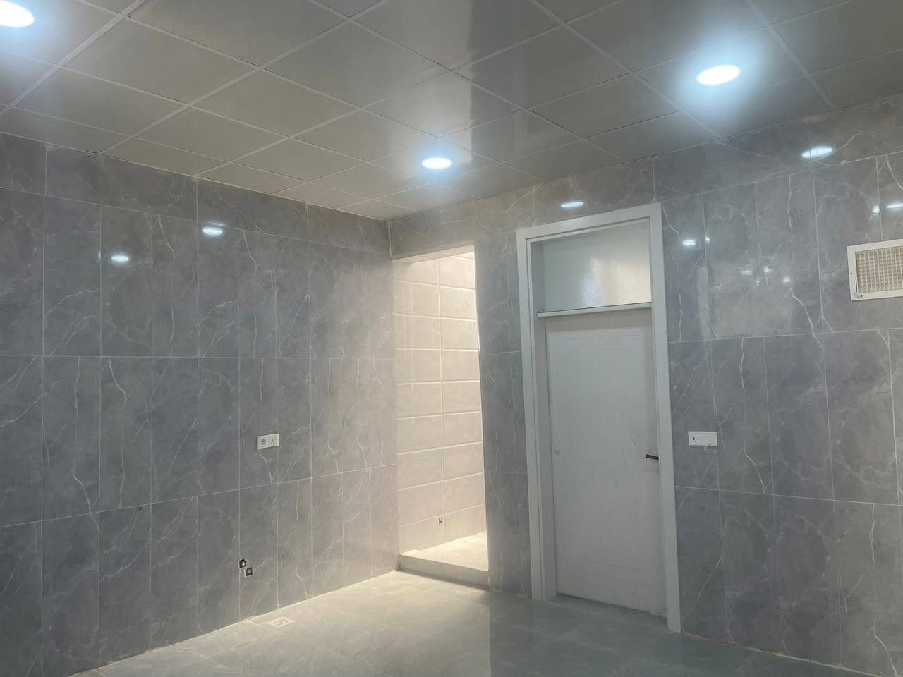 دار الأيجار 
مساحة 100متر 
فول سيراميك بناء حدیث
الموقع دروازة
خلف مقر کوران
قرب جامع خدیجة الكبرى 
الأيجار 150 ألف
استفسار
***********
***********
***********
———————
خانوو بۆ کرێ
ڕووبەری100متر 
 فول كاشیە بینایی نوێیە
دەروازە فەرعی بارەگایی گۆڕان
نزیك مزگەوت خدیجە کوبرا
كرێی مانگانەی 150هەزار
***********
***********
***********
