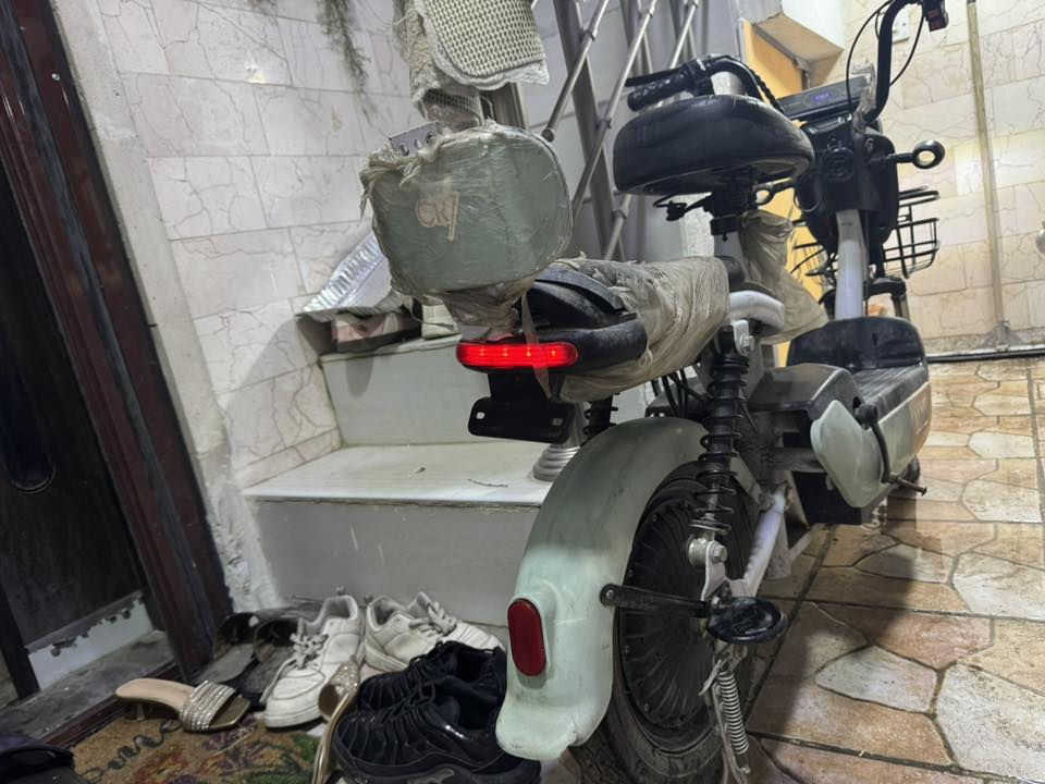 دراجة حجم 14 شحن مستعملة للبيع موديل 2025 الدراجة صغيرة يعني مو مال اعمار جبيرة يعني حسب كبرك انتَ الدراجة نظيفة البايدرات شايلهن لان مابيهن فايدة والمرايات هم شايلهن هنة والاراقم وكلهن موجودات تاخذهن وية الدراجة الدراجة مبدللهة بطاريات جدد يعني ميحتاج تبدل بعد والحساس شايله يعني متقرة سرعه لان حاطلهة عقل اقوة حتى تمشي اسرع الدراجة الشاشة مابيهة شي وبلوتوث وهورن واشاير وكلوب لد عالي وناصي و 3 سرع الدراجة وبصمه الدراجة وموجودة الاحتياطية ويعني هية بعد هم ماشيه بالشارع هواي تاخذهة هية على كد فلوسهة سعرهة ب180وبس الشراي يخابرني وبيهة مجال كلش كلش بسيط للشراي مال حگ الجية مكاني بغداد حي الاعلام رقمي***********
