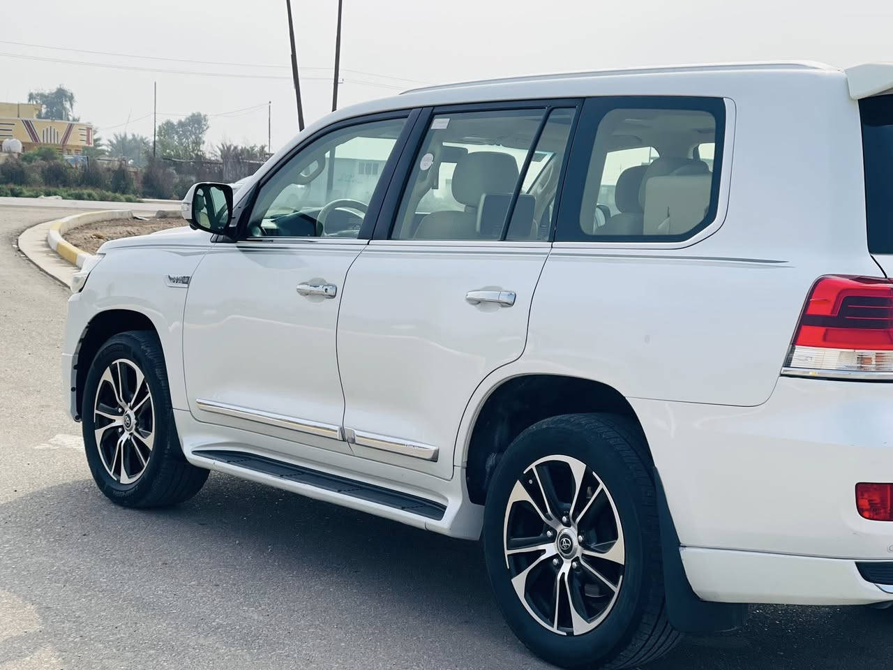 اللهم صلِ ع محمد وآل محمد 
للبيع لاندكروز مديل 2017 بريم 
محرك 8 سلندر 4600 رقم بغداد انكليزي( بسمي )
مكفوله كفاله عامه من لصبغ ولضربه ولطخه 
مكينه مامفتوحه متخمه تايرات الدلوب لاصلي لسياره جديده 
الرقم : ‭٠٧٨٣ ١٥١ ١٥٩٠‬  / ‭٠٧٧٠ ٢٤٧ ٢٩١٤‬
العنوان : بابل / القاسم
