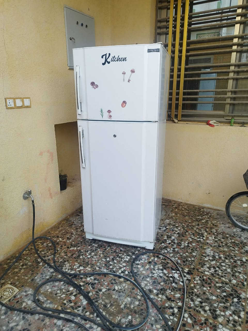 ثلاجة للبيع نوع كون كورد بيه نقص غاز
***********
