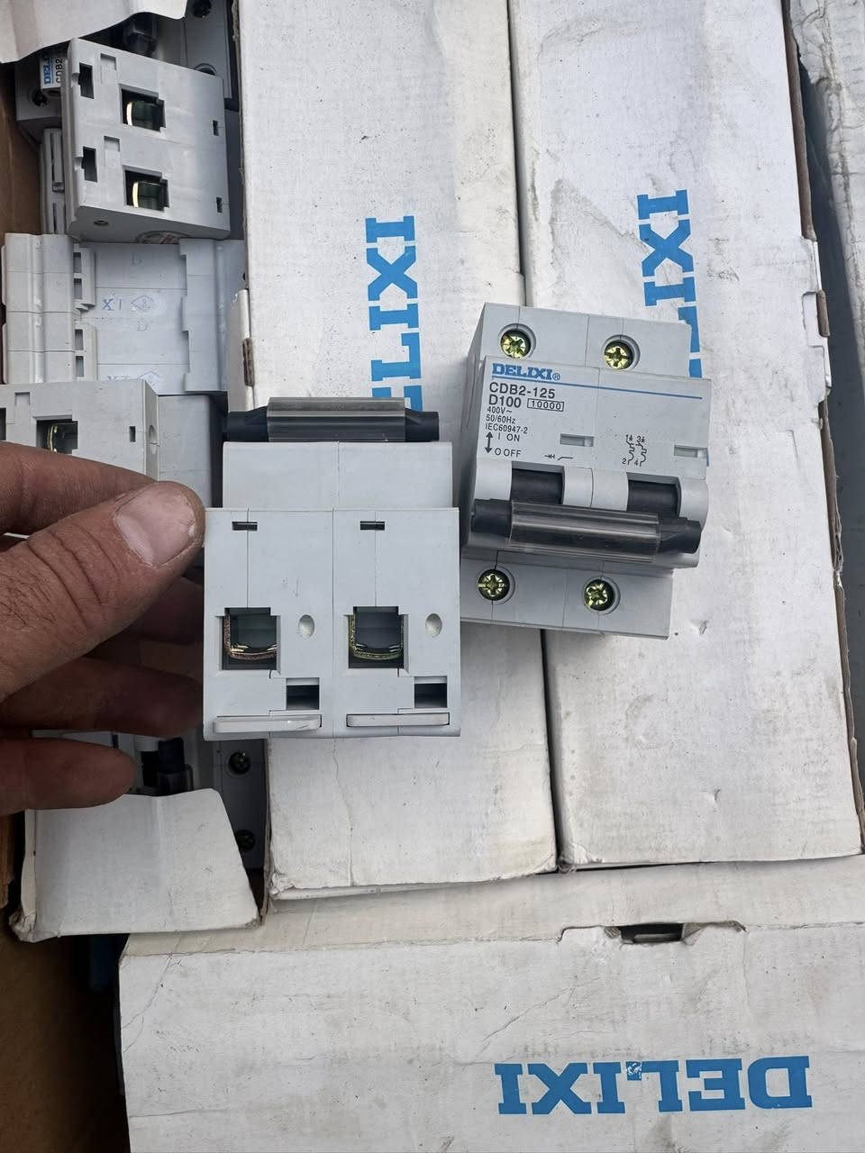 السلام عليكم يتوفر
جوزات +منيجرات بالة أصلي 

مفردة أصلي 👈٢٠٠٠ ألفين 👉

ثنائي اصلي 👈٣٥٠٠ ألف 👉

ثلاثي أصلي ٨٠ /١٠٠ /١٢٥ أمبير 👈٥ الاف 👉

                                  

بغداد

عكد النصارى 

وتوجد خدمه توصيل 

***********
