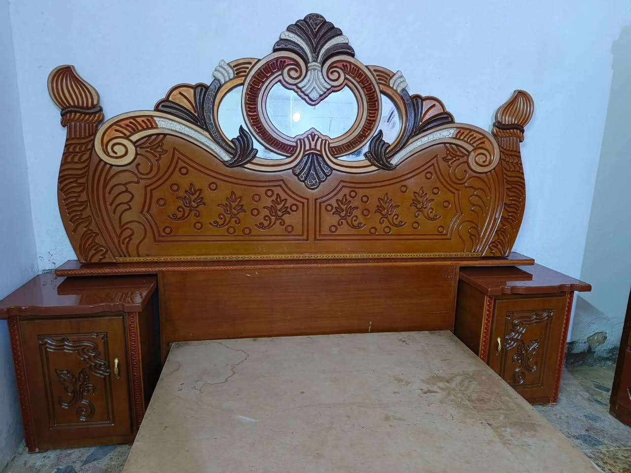 غرفه اخشاب ام السته نجاره جديده كلش نهايته 600مكان ناصريه ***********
