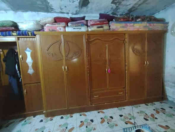 السلام عليكم عندي غرفه خشاب البيع تزكام ام 6 بواب جديده الاستفسار الاتصال على الرقم *********** عمارة
