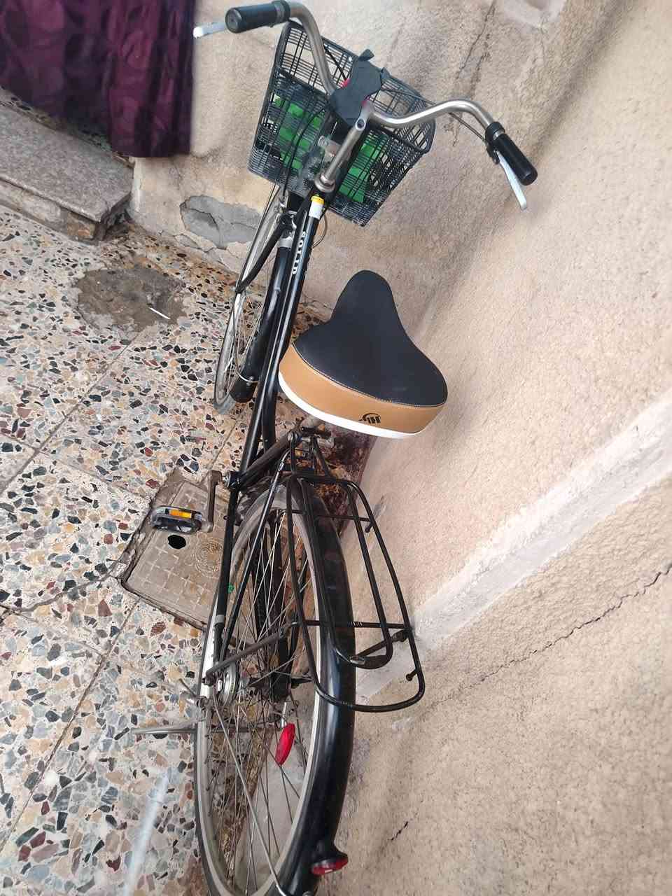 سلام عليكم اخوان بايسكل بناتي برجستون حجم 28 البارحه اشتريته من شارع فلسطين ب140الف اريد اراوسه ب حجم 26 او بيع مكاني العبيدي الراسه ***********
