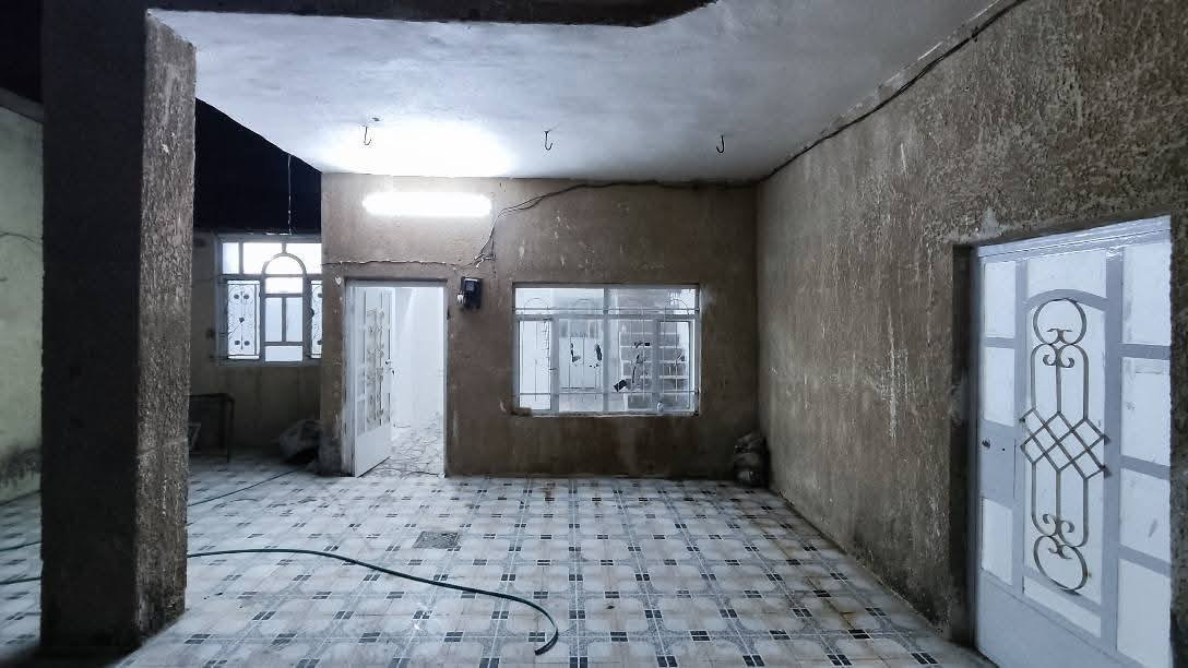 السلام عليكم
البيت للبيع 🏠

الموقع شارع بيت غضيب . الشارع الفرعي تبليط جديد

البيت مكون من استقبال وغرفه ومطبخ وصحيات خارجيه وداخليه ومنور خلفي . 
المساحة 154 متر

السعر      52      وبي مجال

***********
