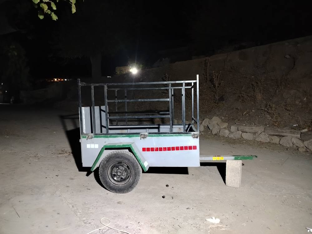 عاره بانه ي دوا ي سه ياره تازه يه 160 به 110 نزيك پيره مه گرون 450 معامه له 
*********** دخان, السليمانية
