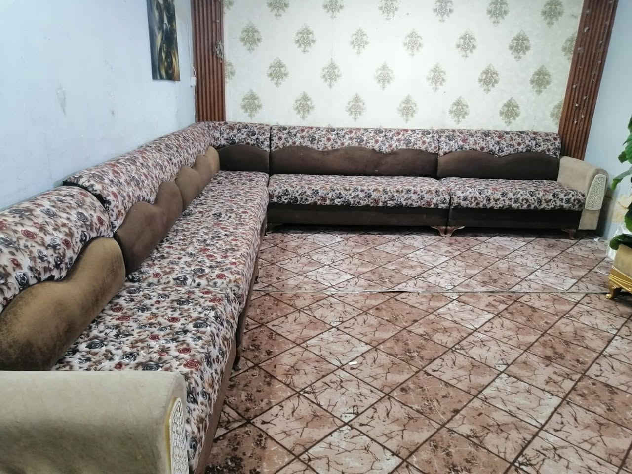 ديوان 12 نفر نضيف 150  المكان الكاظمية يوجد توصيل ***********
