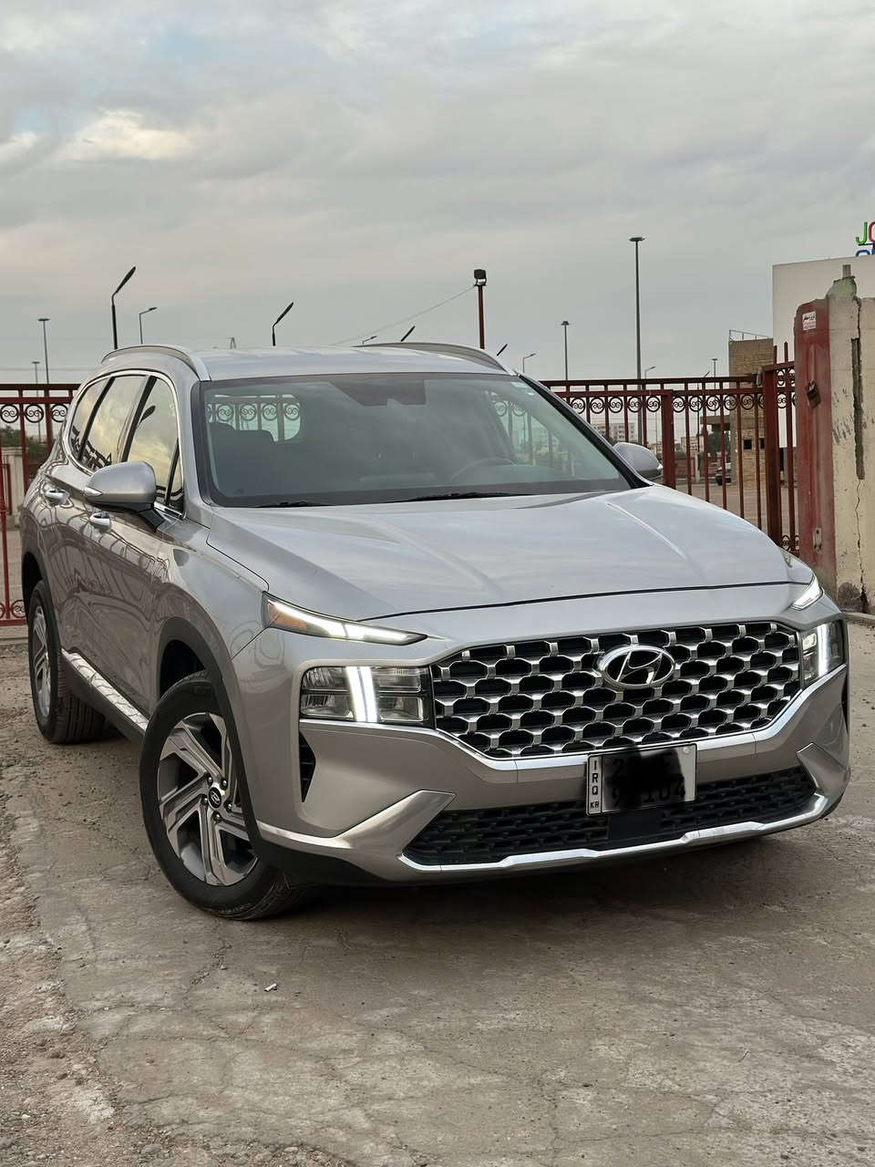 هونداي سنتافي موديل 2022  كفالة عامة ماشية 29 الف كيلو
مكينه 2500 تنفس طبيعي رقم اربيل تحويل مباشر 

المواصفات 🔰

 كاميرا 360 + تشغيل عن بعد  +  + 5 راكب +رادار امامي +قيادة ذاتية 
تبريد 2 قطع + مقعد سائق كهرباء
تحكم ستيرن فول +  + صندوق كهرباء + بردات خلفية + تدفئة المقاعد الامامي

مكان السياره / بغداد 

📞 للاستفسار - ‏***********
