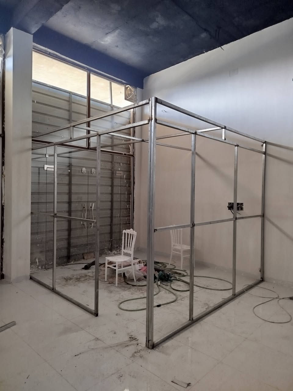 سلام عليكم اخوكم حداد متنقل وشغلي هندسي ودرجة أولى بيبان وشبابيك وسقيف كسبان وسندويج  وكفت لعمال اتصل وتدلل ***********
