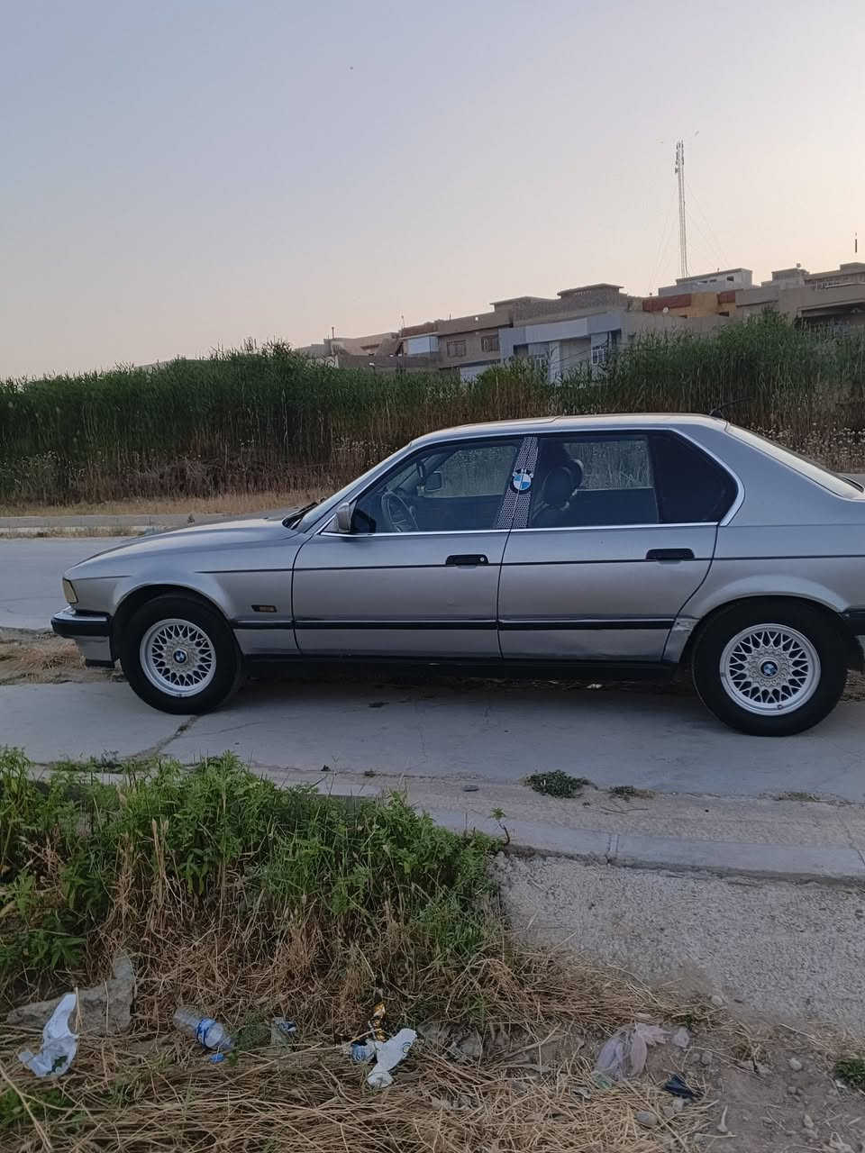عليكم بي ام دبليو للبيع موديل 1990 السياره سلايد جامات كهرباء فول مفولك شنو جلد توماتيك مكينه جير جديد تبريد شغال سياره تشغيل عن بعد ضخم تاير وباتري جديد سياره بدون ما بيها ضربه صبغه بخ كمالي رقم نينوى ثانويه الى 2030 شرط التالسلامحويل حجمها 735 ست سلندر شاشه كاميرا جاهزه السياره والسعر على المخابره موصل*********** واتساب مخابره هاتف
