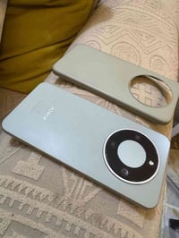 هونر x9d للبيع مستعمل شي بسيط جدآ ذاكرة ٢٥٦ وعشوائية ١٢  مع كافه الملح...