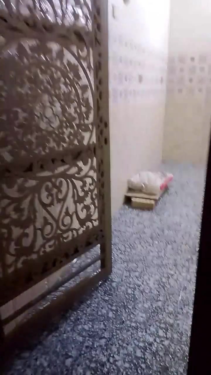السلام عليكم من رخصة الادمن بيت للبيع مساحة 100متر قاطين يحتوي على 4غرف نوم واستقبال ومطبخ وحمام عدد 2 العنوان سبع البور شارع بلقيس شارع 20 قرب الدفاع المدني للاستفسار تواصل *********** للمعلومات نقص البيت فقط جام وابواب داخلية خشب وتطبيك كاشي بور سلين الطابق الثاني يعني المواد موجودة بس عمل والطابق الاول كامل
