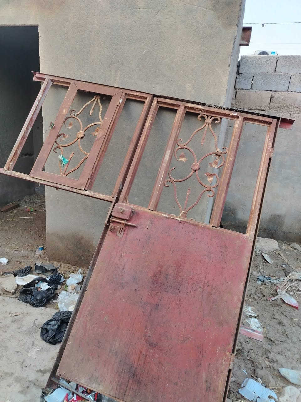 شيلمان مع بوب حديد مع شبابيك للبيع لم اتواجد ع الفيس هذ رقمي***********
