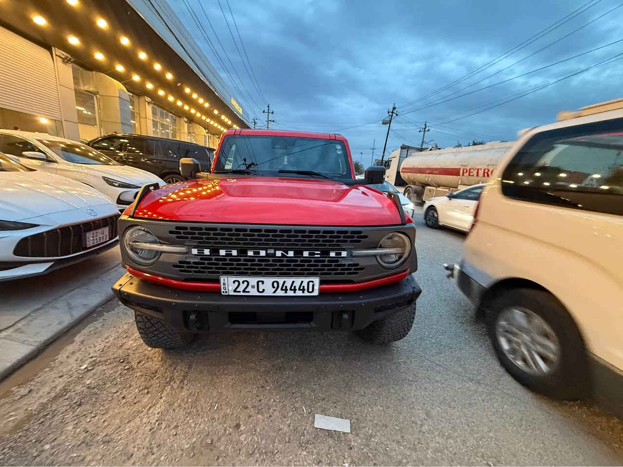 فوررد برونکو ٢٠٢٢
بس جاملخ سبوخ بدون ارباک سایرو ماشی ٤٠٠٠٠کم 
٦ سلندر فوول ب فوول 
*********** أربيل, العراق
