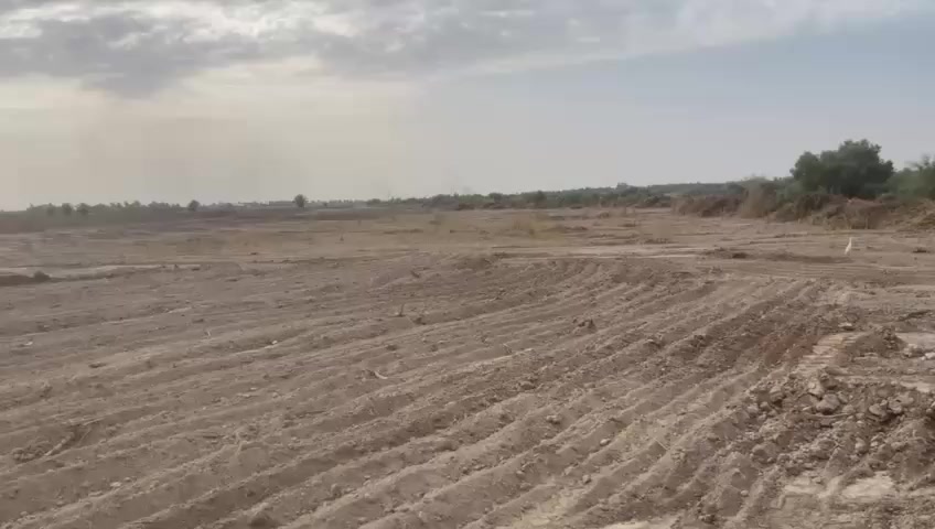 السلام عليكم قطعه ارض سند ٢٥ تسعه ونص دونم تحويل مباشر من المالك موقع مميز مركز ناحيه النيل واجهه ع دولي مباشر قرب مفزه المرور صعده طريق الحله الجديد تبعد عن منتصف الشارع فقط ١٢٠ متر المحرم فقط خدمات  ماء وكهرباء متوفره واجهه ٧٥ متر  تصلح سكن او مخازن لاتصال ع هاتف ***********
