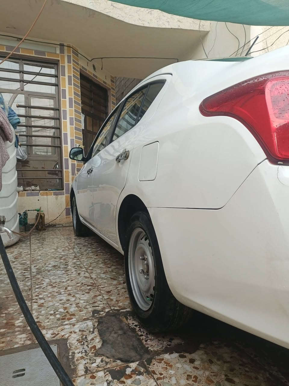 سلام عليكم نيسان سني موديل 22  بسمي رقم انكليزي سنويه 27 مكينه او كير عل وضع الشركه حداديه تخم تاير تبريد ثلج ماشيه 65 مكاني قرب بسماية رقم الهاتف 110 *********** يوجد واتساب
