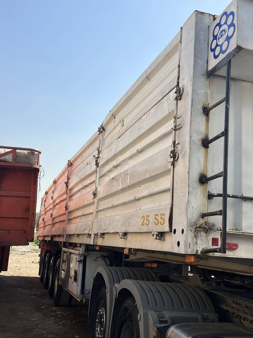 السلام عليكم نص جناب للبيع هنة ملحقهن رتفاع150 )(***********
