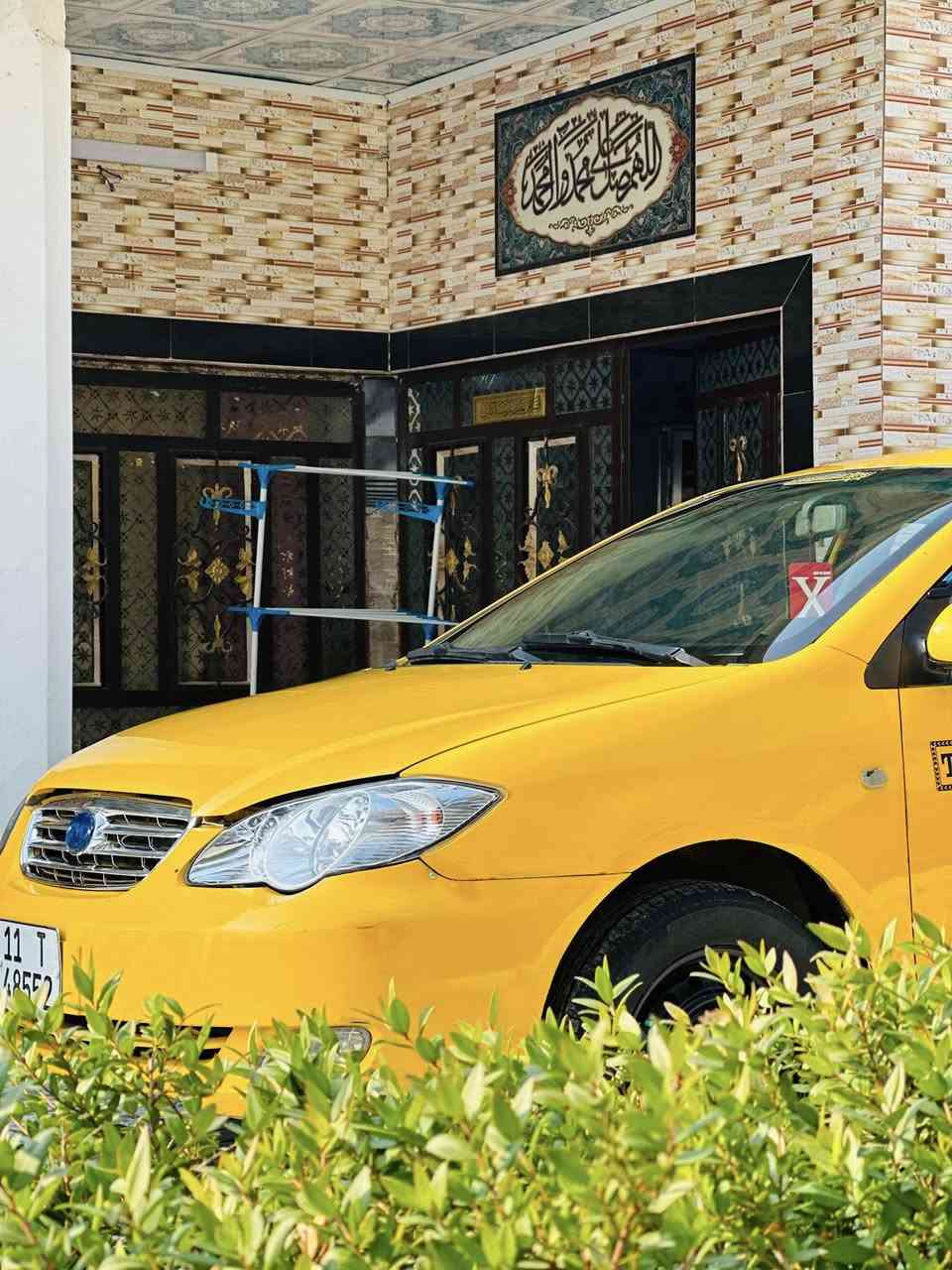 السلام عليكم بيوايدي 2019رقم بغداد انكليزي مصفره هيئه وغرامات كفاله من الضربه بيه صبغ اثر شخوط فقط بدون حادث كير مكينه حداديه تخم تاير تبريد كله جديد وكفاله السعر 68وبيه مجال مكان السياره بابل الحله رقم الهاتف ***********
