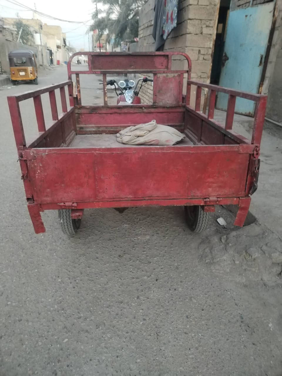 سلام عليكم ستوته سلطان نضيفه محرك جديد قبل خمس ايام شديته اوراق كله كامله ستوته تايرات كله جدد ويل كدام جديد ستوته نضيفه يرادله ملحضات شويه سعره مليون و٣٠٠وبيه مجال مكان حي العسكري ***********
