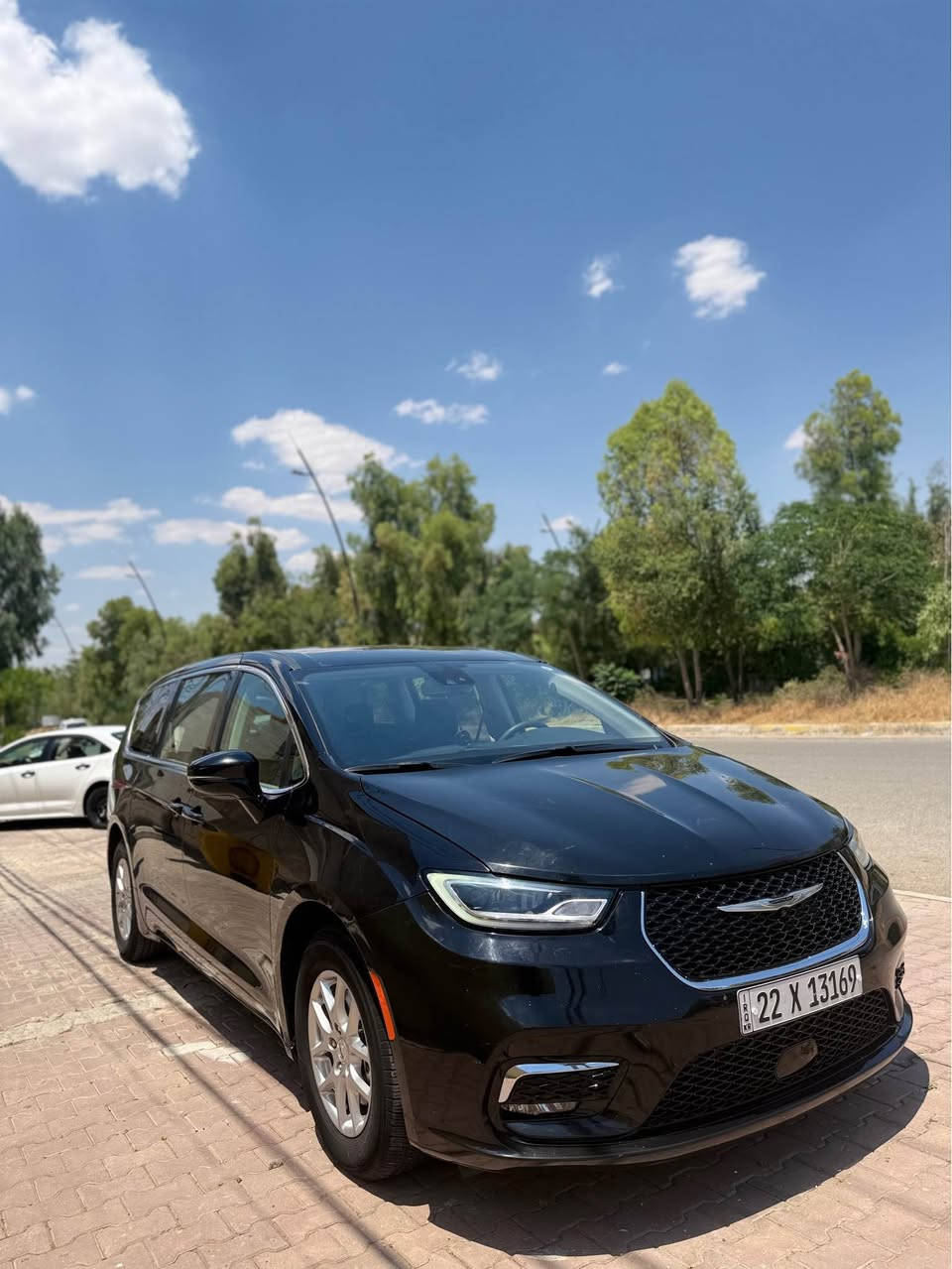 كرايسلر باسفيكا 2024 CHRYSLER PACIFICA ✅ السعر ماسب ✅ 🔥

7 راكب عائلي فول سياحي 

للبيع او مراوس 

تشتغل وتمشي  ‼️

رقم اربيل جديد بسمي شرط تحويل غرامات 👍

الحادث كما موضح بالصور … فقط جاملغ وبونيت تبديل وباب سائق مصبوغه اثر شخط بدون دواخل✅

بدون دواخل مكفولة من اللغد والشواصي ماشية 38 كم الف ✅

موديل 2024 ✅

 ايرباك ستيرن ودشفول  ✅

ماشية 38 كم الف فقط ✅

#مواصفات تورنك L فول تجي عدا الفتحة :

1- بصمة تشغيل وابواب بصمة 5

2- هاند بريك بصمة كهربائي

3- محرك 6 سلندر 3600 وبانزين 

4- هيترات بالكشنات

5- رادر امامي وجانبي 

6- بيبان كهرباء ( تحكم ريمونت ) وبصمة أبواب 

7- صندوق كهرباء شفط بصمة 

8- رادار امامي خلفي بريك ذاتي توقف مانع تصادم + قيادة ذاتية 

9- كشنات جلد VIP منفصل 7 راكب

10- مانع انزلاق 

 11- كشن خزن ميموري حركات 2

12- لايت لد الشكل الجديد 

13- تنبيه الخروج عن المسار 

14- تبريد مركزي ثلاثة قطع منفصل

15- تدفئه كراسي وستيرن تدفئة

16- تحكم استيرن فول امامي خلفي

17- اشاير بالمري وهيترات بالمري

18- تشغيل عن بعد 

19- كير ماوس 9 سرعات 

20- مثبت سرعة 

21- منافذ USB و TiBC متعددة خلفية وامامية

22- حاكيات متعددة

سعر مناسب جدا 🔥 🔥 ✅ 

 جديدة حيل ماشاء الله ✅ 

مكاني كركوك  للاستفسار اتصل *********** كركوك, العراق
