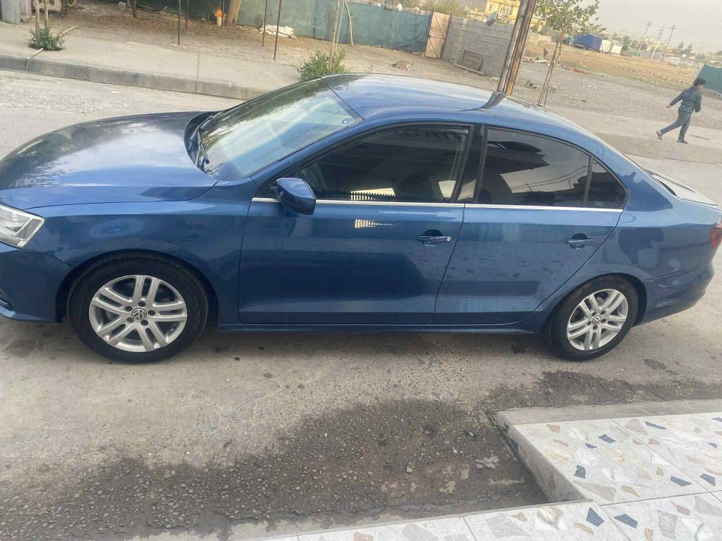 جیتە مۆدیل 2017 
3پارچەو شانی لای سەیاقی 1بستی بۆیاغە 
تەبرید ساردو گەرم بەشەرت 
سەیارەکە ڕەقەمە بەناوکردنیشی بەشەرتە 
سەنەویەکەشی تا 2029بەسەر ناچی 
نرغی 103گەڵاو مەجال 
0751 152 1435 رانية, السليمانية
