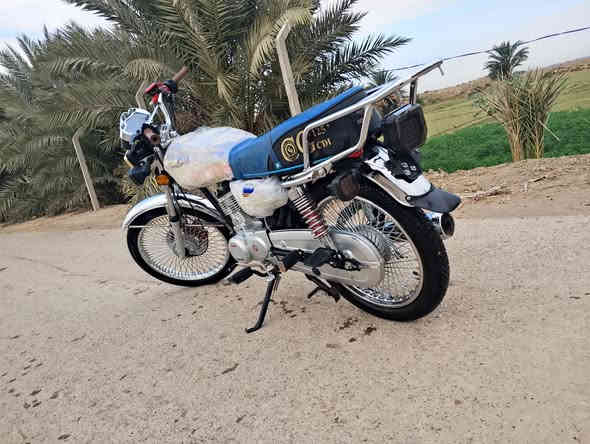 سلام عليكم... 
دراجة تايگر للبيع مديل 24 وطالعه بـ 25 مكفوله كفاله عامه اي نقص مابيه اوراق اسكنر دراجة نضيفه كلش وبعد انضف من الصوره... لونه ازرق. مكاني ديوانيه بين عفك وسومر السعر خاص  واللاستفسار اكثر اتصال ع رقم ***********
