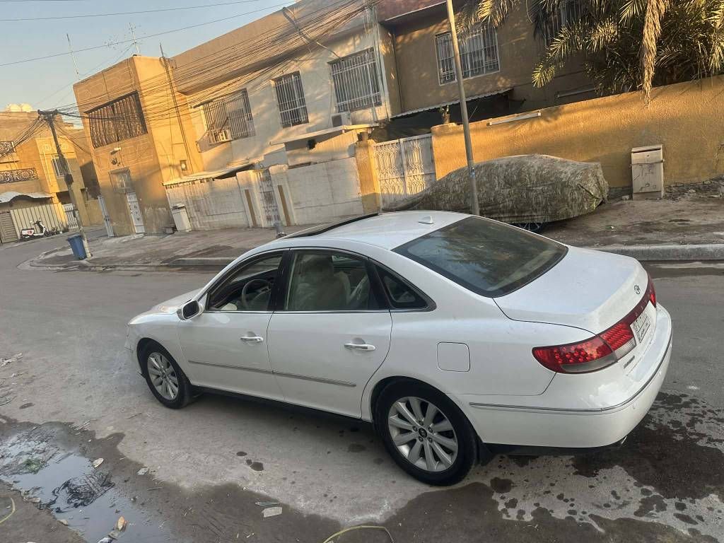 سلام عليكم شباب عندي هونداي سوناته ازيرا خليجي 2009 فول مواصفات Vip  فتحه سقف كشنات جلد وكهرباء تبريد قطعتين  محرك V6 سته سلندر ماشيه 176 كير ومحرك كفاله علفحص بدون حادث عندي صفحه اليسره صبغ اكلير جماليه والبنيد مصبوغ  جاهزه من كلشي برده خلفيه كهرباء رقم بغداد ومكانه بغداد سعر 95.                   *********** بغداد, العراق
