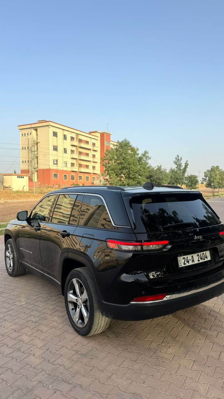 السلام عليكم 
‏‎جيب كراند شيروكي LIMITITID موديل : 2022
السعر: 305ومجال سعر جوه السوك 
اللوان : اسود
حجم المحرك : 3.6L V6 (6.سلندر)
سياره كامله و جاهزه دينار مصرف ما بيها ايد واحد ✅
هيكل سياره كامله PPF لزكه ضد الخدش 
ملاحطة السيارة :  بدون صبغ🔴 قطعتين تبديل شركه نفس لون  

بدون دواخل بدون ارباكات 🔴
‏‎
المواصفات : 𝐋𝐈𝐌𝐈𝐓𝐄𝐃
‏‎
فــول فــول مواصــفــات 1/1 ماعاد فتحه 

دةبل اكسل : 𝟒𝐱𝟒
كيج الكتروني
ابواب بصمة 
‎بصمة تشغيل 
تشغيل عن بعد(𝐑𝐞𝐦𝐨𝐭𝐞 𝐒𝐭𝐚𝐫𝐭)
‎شاشة دشبول ديجيتال
شحن وايرليس
كاميرة
اوتو ستارت(𝐀𝐮𝐭𝐨 𝐒𝐭𝐚𝐫𝐝)
 اوتو ستوب(𝐀𝐮𝐭𝐨 𝐒𝐭𝐨𝐩) 
‎رادار امامي ( تحديد مسار )
‎رادار جانبي  ( نقاط عمياء )
‎رادار خلفي ( التحذير من الاصطدام )
‎حساسات امامي
‎حساسات جانبي 
‎حساسات خلفي 
كشنات جلد 
‎كشنات كهربائي
‎كشنات خزن+ميموري 
‎كشنات تبريد
‎كشنات تدفئة
تحكمات اسيرين
‎استيرن تدفئة
‎تبريد لمس
‎تبريد مركزي
 ‎صندوق شفط كهربائي 
لايتات 𝐋𝐞𝐝 عدسة زينون
بلوجكتوات 𝐋𝐞𝐝 
بكلايتات 𝐋𝐞𝐝 
‎ويل كروم
 
وبعد هواية مواصفات…

‏‎تفاصيل اكثر الاتصال علی ارقام التاليه 

‏ WhatsApp - Vibir 
***********
عنوان : عقره اكر, نينوى
