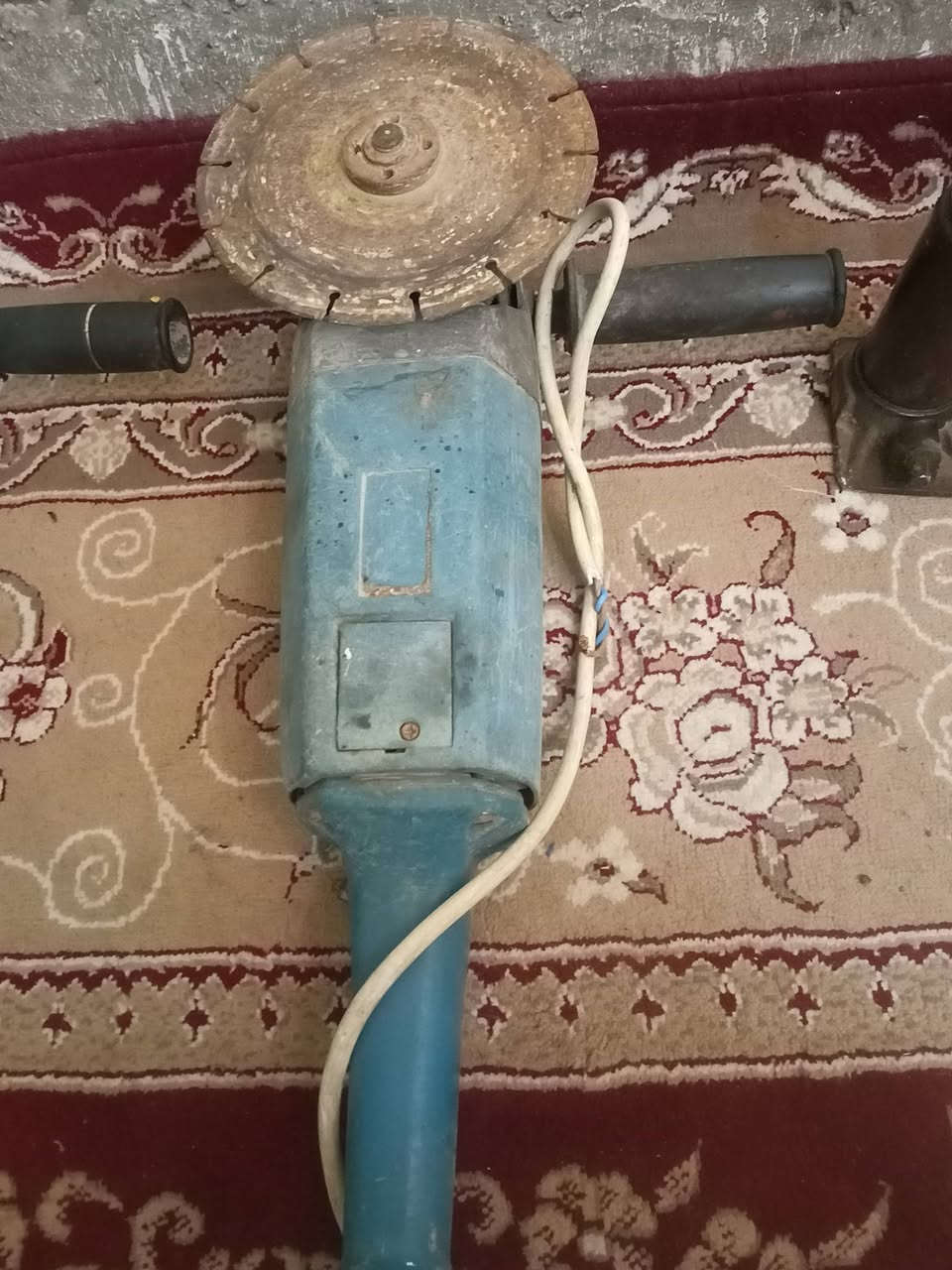 هاي الاغراض موجودة كلمن أو سعره توصلي داخل بغداد فقط رقم ***********
