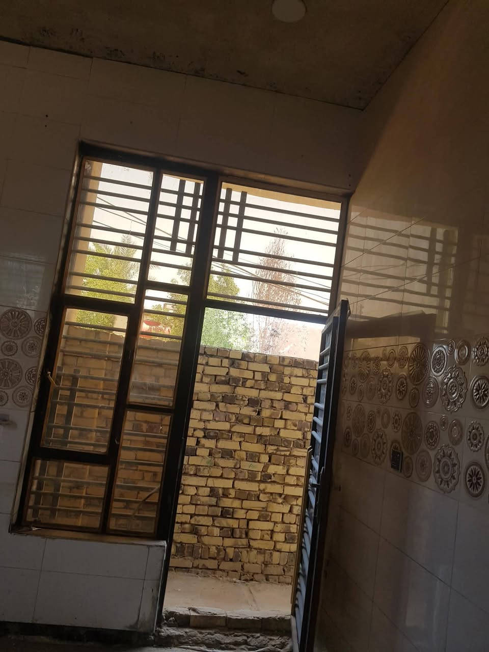 بيت للبيع يرهم مراوس بيت بناء حديث زراعي موقع حلو او بيع  بل نقدي والقسط الموقع حي الشرطه بل دغاره بناء جديد طابو صرف ١٥٠ متر خدمات كامله كله جديد بي غرفه نوم وصاله وستقبال مطبخ حار وبارد صحيات داخليه وخارجيه الطابق الثاني صاله جبيره وبي سطحين بناء ع نص يعني اتخلي الشبابيك وتكمل 
🩸🩸🩸🩸🩸🩸🩸🩸🩸🩸🩸🩸🩸🩸🩸🩸🩸🩸
يرهم اقساط
للاستفسار ***********
