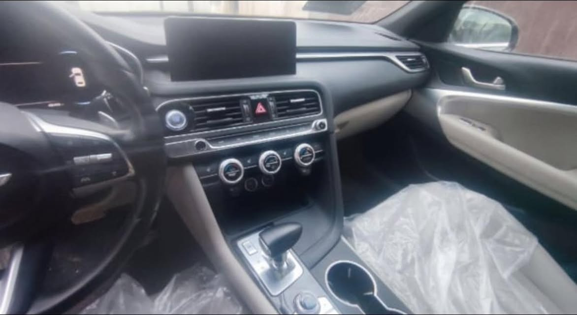 سلام عليكم شباب جنيس موديل ٢٠٢٣ حجم المكينه ٢٠٠٠ تيربو الحادث جاملغ وبنيد ثنينهم بارد وايرباك ستيرن فقط سعرها ٢٢٠ ويها مجال قليل شراي يتصل ‪  0770 253 3856‬
