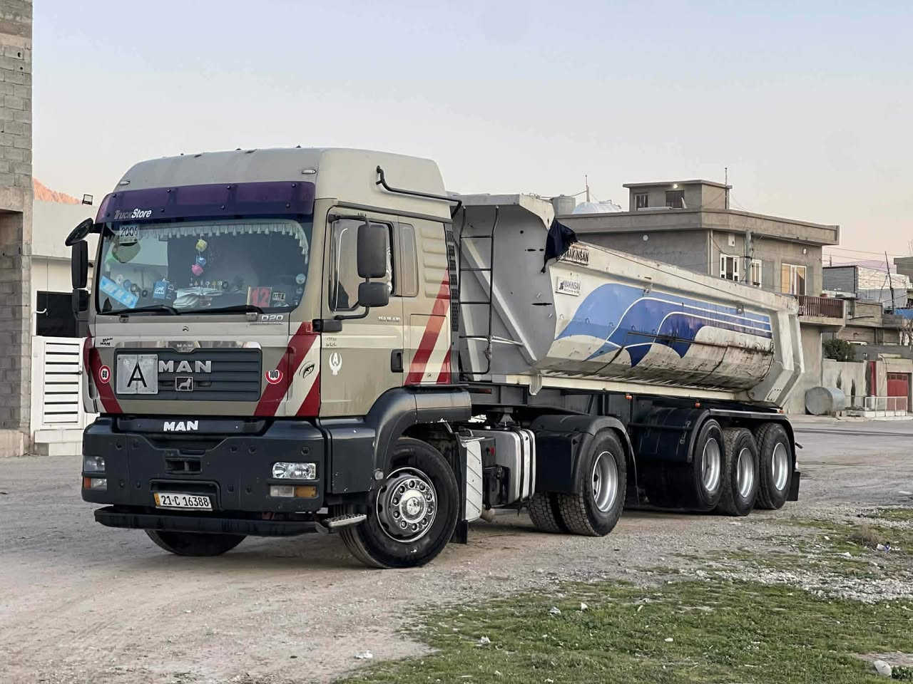 السلام عليكم 
راس عةرةبانة

موديل 2005
440انجكتر
تخم تايةر 
سةنوية جديدة
فول موصفات

عةرةبانةمكنيسان7نص
جك جبير دنكير14
سيارة جاهبز 
250مجال

مكان سةيارة دةربةديخان
***********
